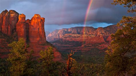 In contrast, the northern high country features pine forests and mountain ranges. Sedona Az Pictures Desktop Wallpaper (35+ images)