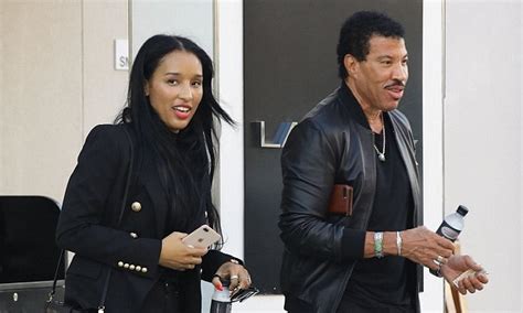 Lionel Richie And Girlfriend Lisa Parigi Look Cool In All Black Daily Mail Online