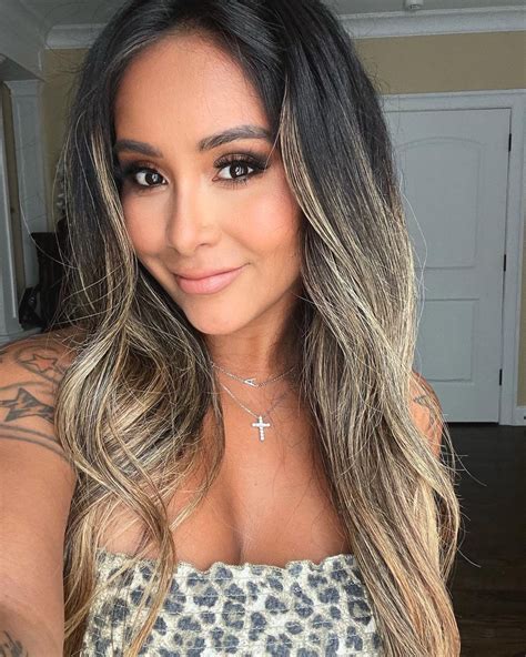 jersey shore fans love nicole snooki polizzi s new blonde locks in major hair makeover the