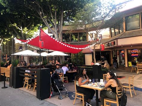 Outdoor Dining At Uptown Whittier Promenade Features Many Tasty Options