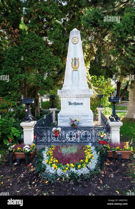 Ludwig Van Beethovens Grab Auf Dem Zentralfriedhof Zentralfriedhof
