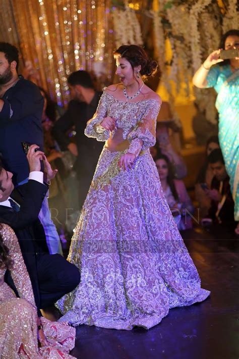 Urwa hocane & farhan saeed dholki ceremony (wedding). Urwa and Farhan's Reception - The night full of Dance ...