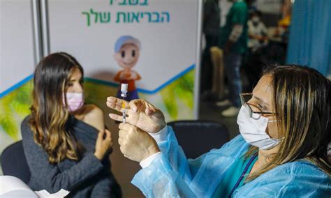 Vacinação vai acontecer por ordem decrescente de idade. Israel começa vacinação em menores de 18 anos - Jornal O Globo