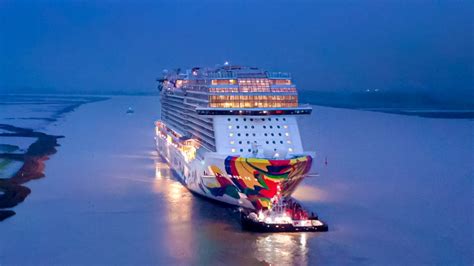 Watch Norwegian Encore Sails In Open Water For First Time