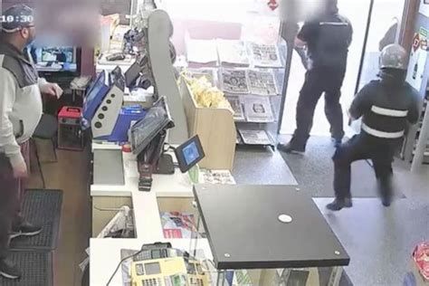 Heroic Security Guards Chase Armed Robbers Out Of Shop During