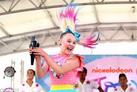Dance Moms Jojo Siwa 15 Performs To Packed Crowd Daily Mail Online