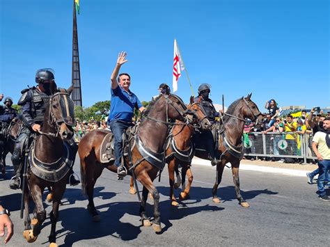 Manifestantes Bolsonaristas Protestam Em Frente Ao Quartel General Do