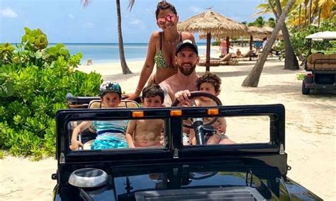 Lionel Messi Presume Sus Vacaciones Y A Su Familia En Redes