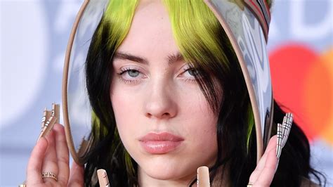 She first gained attention in 2015 when she uploaded the song ocean eyes to soundcloud, which was subsequently released by the. Billie Eilish's stunning transformation causes a stir