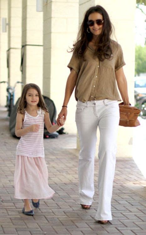 Photos From Fashion Spotlight Suri Cruise E Online Moda Estilo Katie Holmes Estilo De