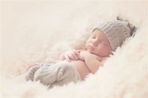 You can choose your future baby's skin tone. DIY Newborn Photography Props | A Listly List