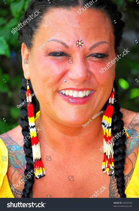 1 Native American Attending Indian Lesbian Immagini Foto Stock E Grafica Vettoriale Shutterstock