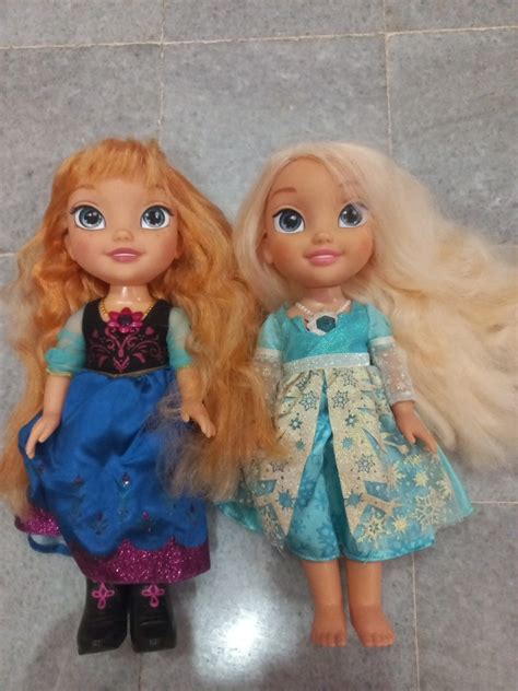 Jakks Pacific Elsa And Anna Singing Dolls On Carousell