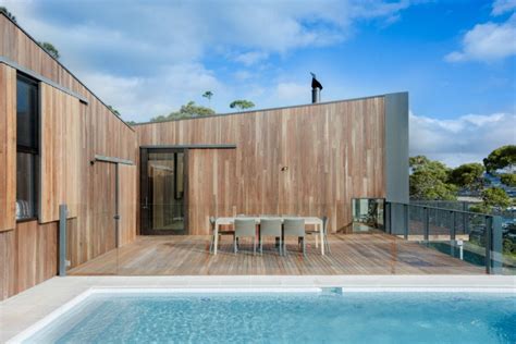 Australian Beachfront Willow Home Boasts Solar Panels And