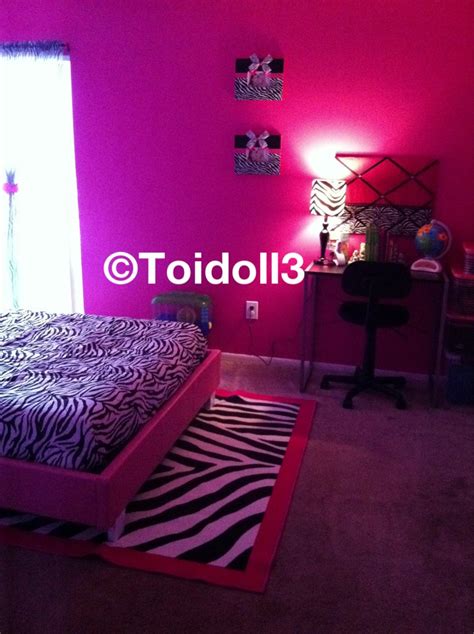 a bedroom with pink walls and zebra print bedding