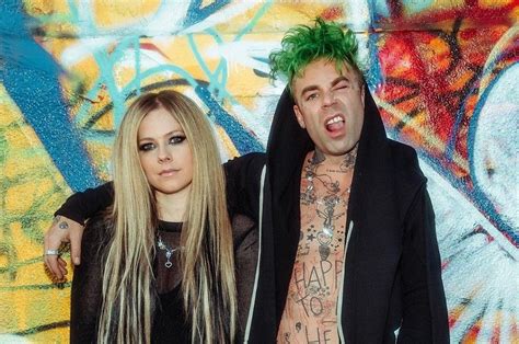 Mod Sun Drops New Music Video For “flames” Featuring Avril Lavigne In 2021 Mod Sun Avril