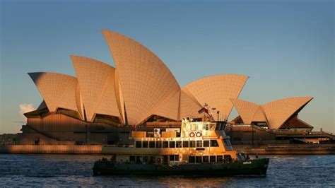 Sydney lockdown extended for a week after 27 new local covid cases. Sydney struggles to contain Covid-19 Delta infections, goes into lockdown | Travel - Hindustan Times