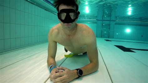 Man Holding Breath Underwater Youtube