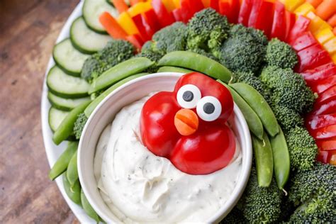 These easy thanksgiving appetizers will definitely keep you satisfied until the turkey is ready. Thanksgiving Turkey Veggie Tray {Fun & Festive!} | Lil' Luna