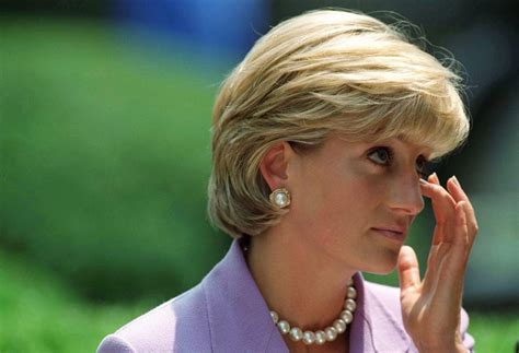 Diana, princess of wales, has had a statue erected in her memory in kensington palace's sunken diana, princess of wales, would have turned 60 on july 1, 2021. Critic Explains Why Princess Diana's Biography Evoked More ...