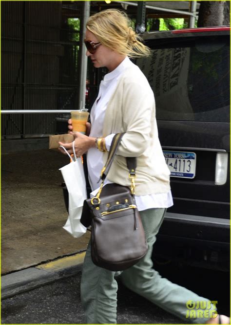 Uma Thurman Baby Bumpin In Nyc Photo 2666327 Pregnant Celebrities