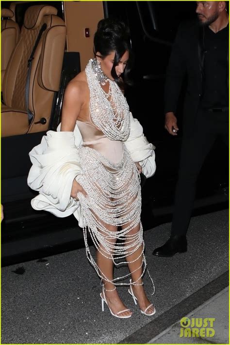 Kim Kardashian Had A Met Gala Wardrobe Malfunction Pearl Dress Broke