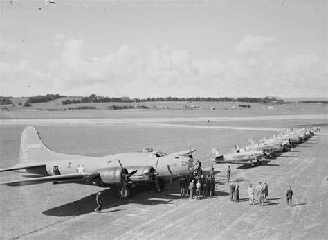 B 17 41 24430 Photo B 17 Bomber Flying Fortress The Queen Of The Skies