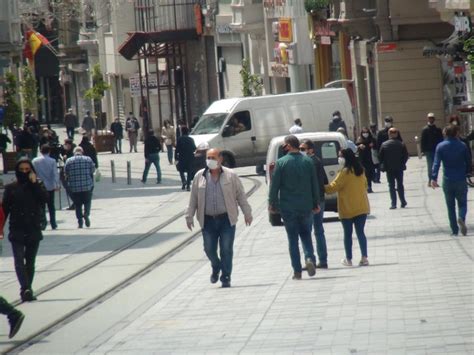 Taksim Meydanı ve İstiklal Caddesi bugün de doldu