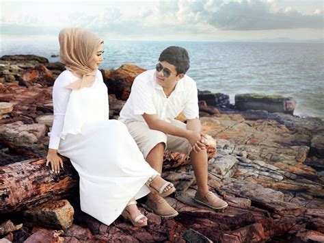 Foto prewedding outdoor casual paling recommended! 30+ Foto Prewedding Hijab Casual (INDOOR, OUTDOOR, MODERN)