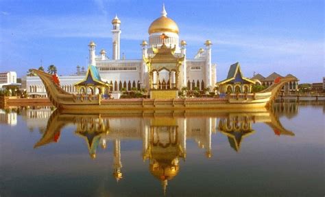 Ada banyak makanan lokal dan camilan enak yang bisa anda temukan. 7 Tempat Wisata Di Brunei Darussalam yang Paling Indah ...