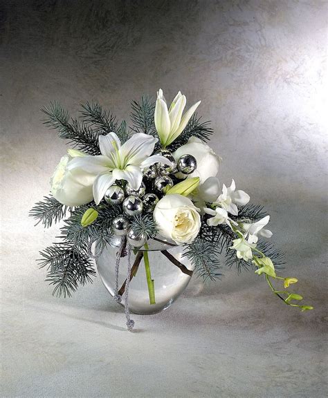I M Dreaming Of A White Christmas Christmas Flower Arrangements Christmas Floral Arrangements