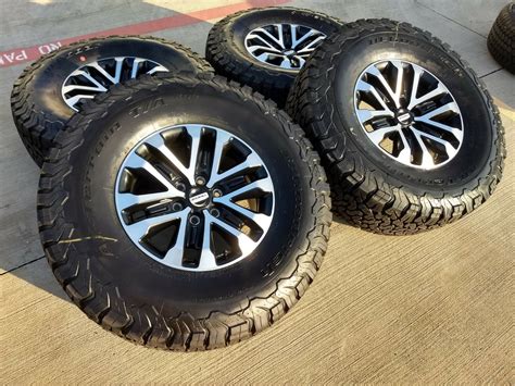 Ford equips the 2019 f150 raptor with a 315/70r17 tire. 17" Ford F-150 Raptor 2019 OEM