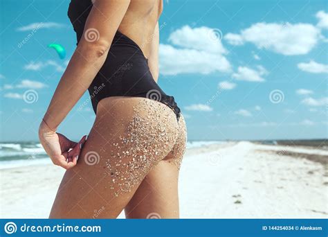 Sch Nes Modell Im Bikini Der Am Strand Aufwirft Stockbild Bild Von My XXX Hot Girl