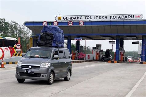 Foto Risiko Jadikan Atap Mobil Sebagai Bagasi Tambahan