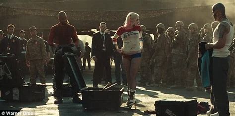 Margot Robbie S Harley Quinn Strips To Underwear In Suicide Squad