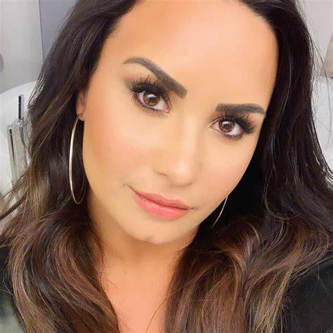 She might love neon lights, but demi lovato also embraces neon hair colors. We can't enough of how perfectly shaped Demi Lovato's ...