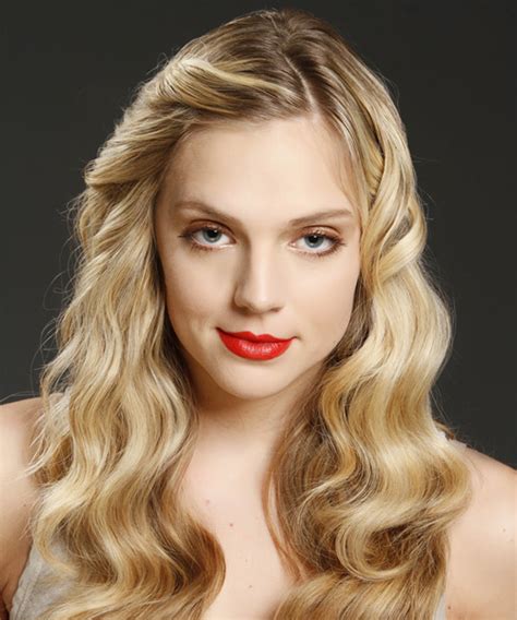 When you have wavy hair, this is one of the most natural styles that can bring an additional zing to your personality. Long Wavy Casual Hairstyle - Blonde Hair Color