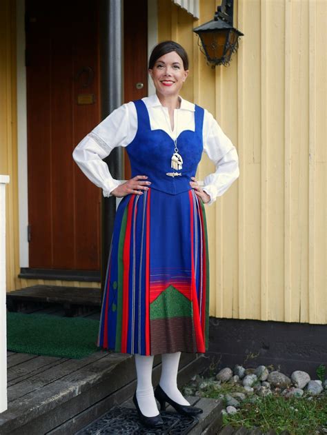 Suomipuku Kansallispuvussa Finnish Costume Folk Costume Fashion