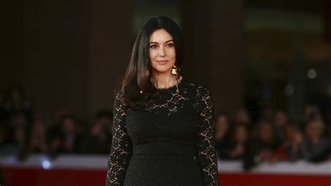 Young monica bellucci pictures and hottest monica bellucci pictures and sexiest images of the actress. Die Beauty-Geheimnisse von Monica Bellucci | kurier.at