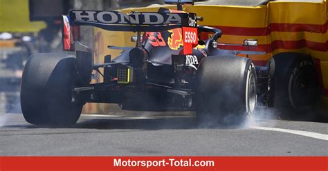 Formula 1's return to baku after a year away had thrown up an eventful qualifying marred by four red flags, but the race appeared to be running to a familiar red bull vs mercedes template entering the closing stages. F1-Training Baku 2021: Verstappen crasht RB16B vor dem ...