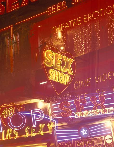 Vendeurs De Sex Shops Ils Nous Racontent Ce Qui Se Passe Derrière Le Rideau Elle