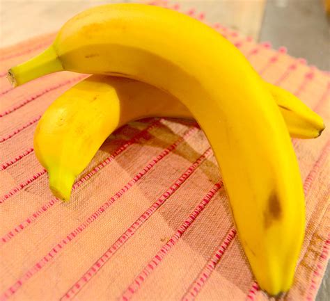 20 Banana Peel Uses Pioneering The Simple Life