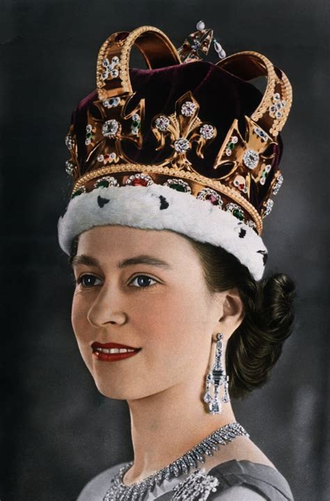 Can Queen Elizabeth Ii Abdicate The Throne Popsugar Celebrity Uk Photo 6