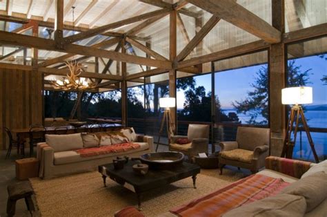 Learn all about modern rustic interiors and everyone seems to be embracing rustic charm and warmth with modern amenities. Rustic Modern Decor for Country-Spirited Sophisticates
