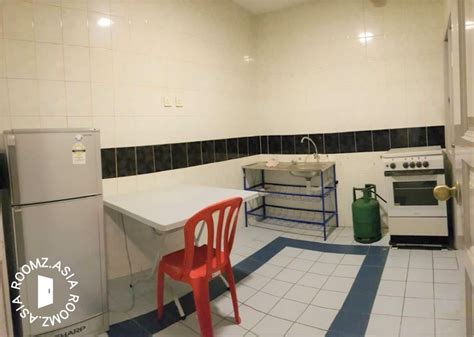 It was a little dirty and the food was cold and stale. Single room for rent at Endah Regal Condominium Sri ...