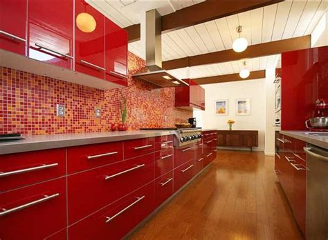 Red is a vibrant and stimulating color often associated with food—so why not use it in the kitchen? 27 Red Kitchen Ideas (Cabinets & Decor Pictures ...