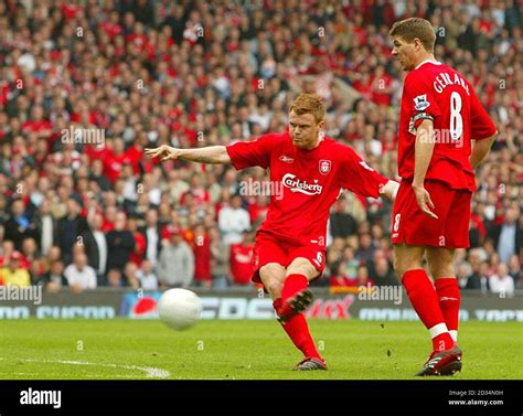 Liverpools John Arne Riise Scores From Free Kick Hi Res Stock