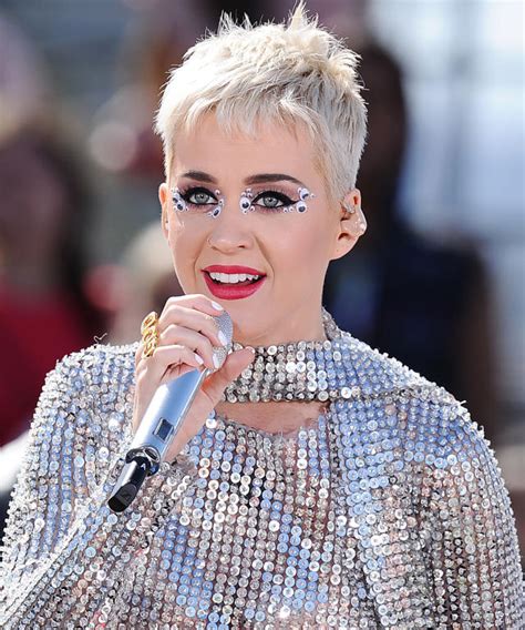 Katy Perry Wore Googly Eyes On Her Actual Eyes