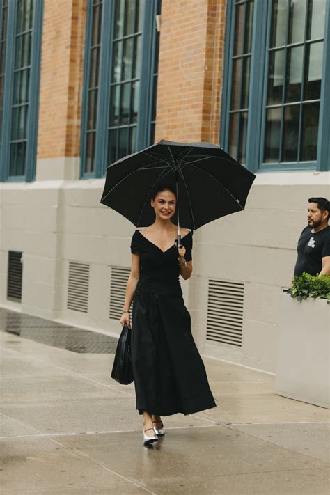 Tỏa Sáng Dịp Cuối Năm Với Những Mẫu Váy Little Black Dress Kinh điển Thời Trang Việt Giải Trí