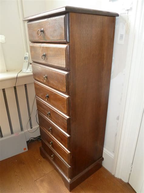 Compliment your room with any of our gorgeous chest of drawers. Practical Delights: Oak chest of drawers - old and tired ...